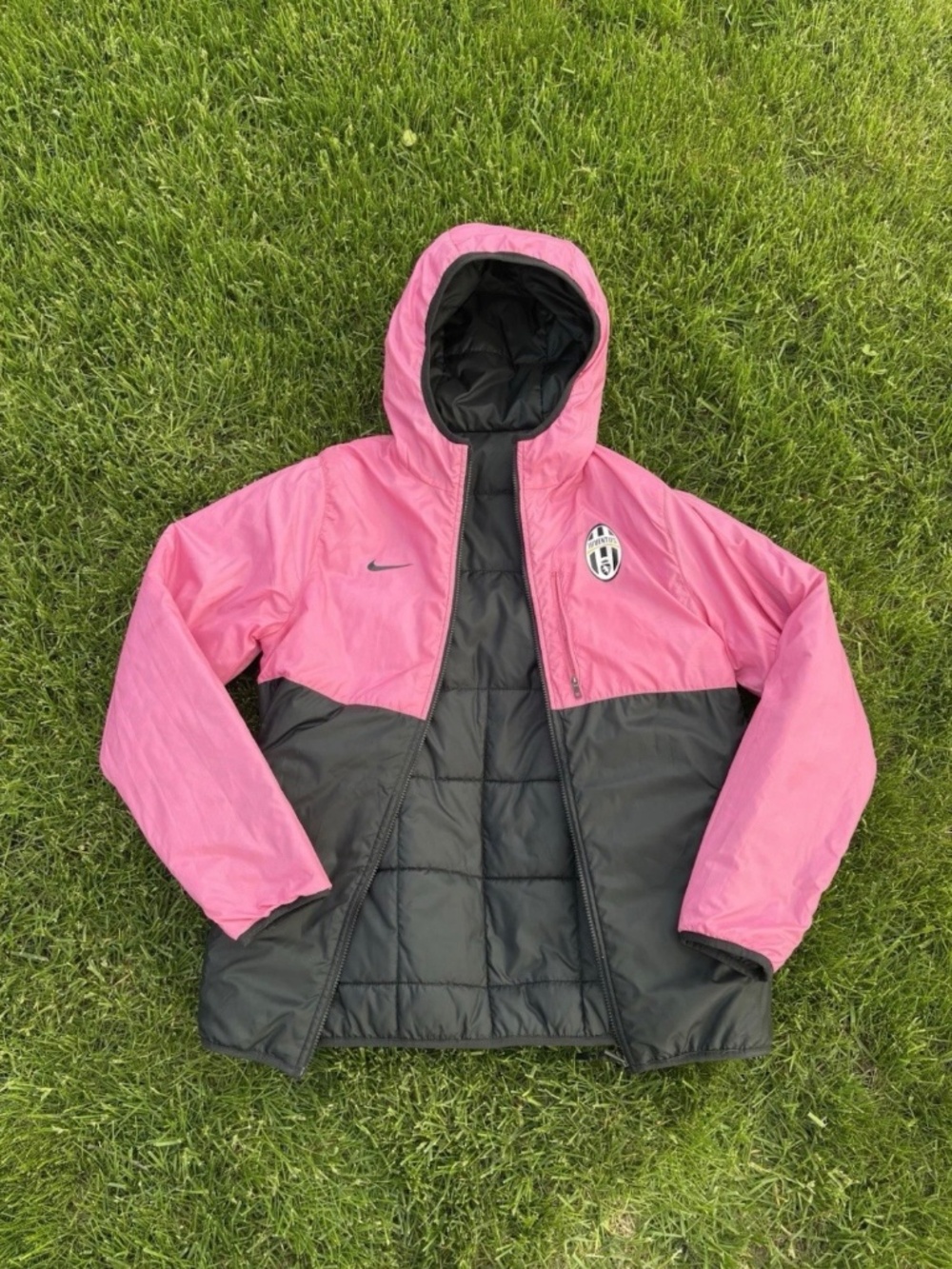 Vintage Nike Juventus Reversible Puffer Jacket Pink Black 2011/12 Adult Small